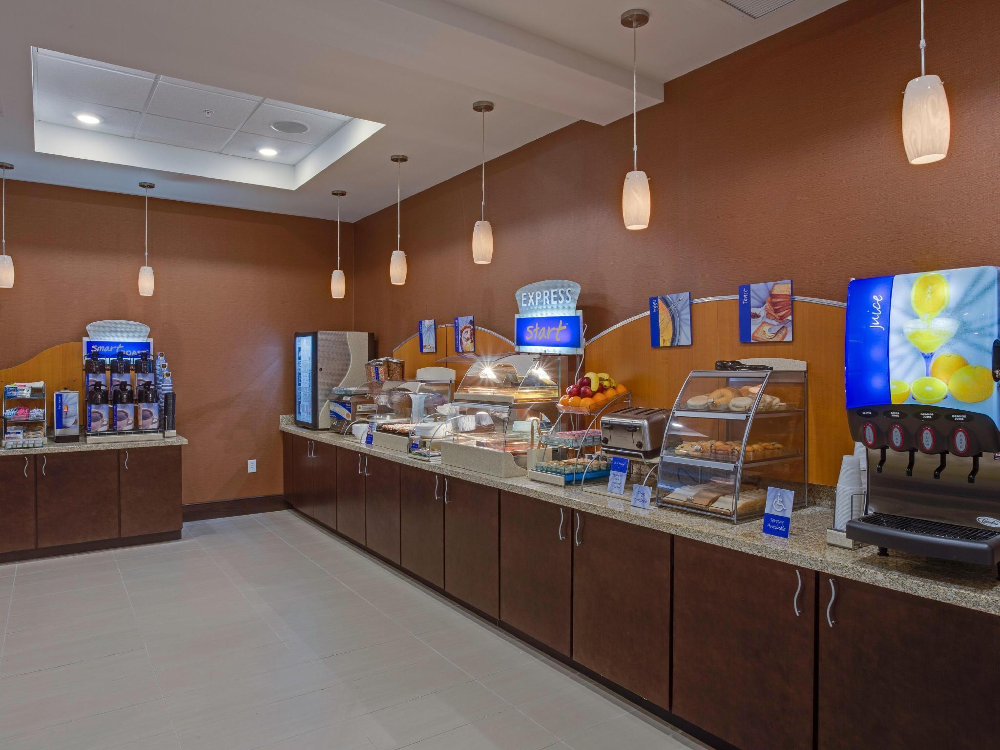 Holiday Inn Express Hotel & Suites Orlando East-Ucf Area By Ihg Alafaya Exterior photo